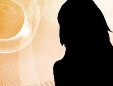 «Πήγαινα στη μάχη με τον καρκίνο με χαμόγελο και κόκκινο κραγιόν - Στον 3ο καρκίνο έμαθα να προσεύχομαι» (βίντεο)